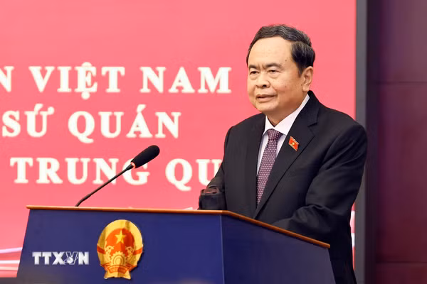 Chủ tịch Quốc hội Trần Thanh Mẫn gặp gỡ cộng đồng người Việt Nam tại Trung Quốc