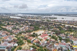 Phố cổ Hội An – biểu tượng của du lịch Việt Nam bị ngập sâu trong nước lũ. (Ảnh: Anh Dũng/TTXVN)