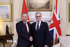 Tổng Bí thư Tô Lâm và Thủ tướng Liên hiệp Vương quốc Anh và Bắc Ireland Keir Starmer. (Ảnh: Thống Nhất/TTXVN)