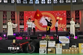 Cộng đồng người Việt Nam tại thành phố Jeonju, tỉnh Jeonbuk, Hàn Quốc, tổ chức chương trình gặp mặt mừng Xuân với nhiều hoạt động văn hóa. (Ảnh: Đức Thắng/TTXVN)