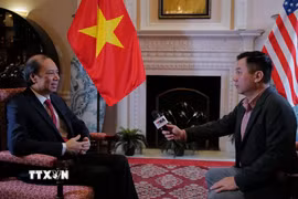 Đại sứ Việt Nam tại Hoa Kỳ Nguyễn Quốc Dũng trả lời phỏng vấn TTXVN về mục tiêu trọng tâm và thông điệp chính mà Tổng Bí thư Tô Lâm mang tới Hoa Kỳ trong chuyến công tác này. (Ảnh: Hồng Nguyên/TTXVN)