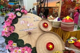 Các làng nghề ghi dấu ấn mạnh mẽ tại Hội chợ mùa Thu lần thứ nhất 