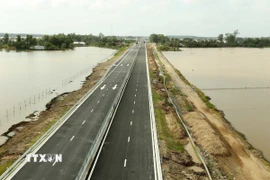 Tuyến chính Dự án đường bộ cao tốc Bắc-Nam phía Đông đoạn Cần Thơ-Cà Mau qua địa bàn xã Vĩnh Tường, thành phố Cần Thơ. (Ảnh: Duy Khương/TTXVN)