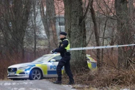 Nhà chức trách cho biết mối nguy hiểm vẫn chưa kết thúc và kêu gọi người dân tránh xa khu vực trường học. (Ảnh: Reuters)