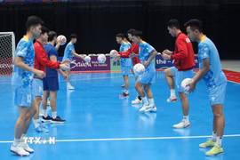 Đội tuyển futsal Việt Nam tập luyện trước trận tứ kết gặp đội chủ nhà Indonesia. (Ảnh: VFF/TTXVN phát)