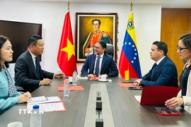 Quang cảnh buổi làm việc. (Ảnh: Đại sứ Việt Nam tại Venezuela/TTXVN phát)