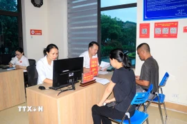 Lào Cai đảm bảo thủ tục hành chính cho người dân được nhanh, gọn. (Ảnh: Đinh Thùy/TTXVN)