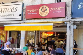 Một quán ăn của người Việt tại thành phố Haifa (miền Bắc Israel) đã mở cửa trở lại. (Ảnh: Thanh Bình/Vietnam+)