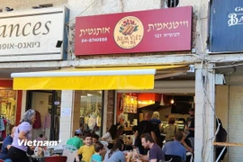 Một quán ăn của người Việt tại thành phố Haifa (miền Bắc Israel) đã mở cửa trở lại. (Ảnh: Thanh Bình/Vietnam+)