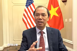 Đại sứ Việt Nam tại Hoa Kỳ Nguyễn Quốc Dũng trong một cuộc trả lời phỏng vấn của TTXVN. (Ảnh: Đoàn Hùng/TTXVN)