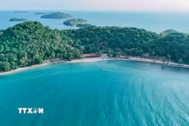 Quần đảo "Hải Tặc" là một vùng biển đẹp, nơi du khách có thể tận hưởng thiên nhiên trong lành và tìm hiểu câu chuyện lịch sử nơi đây. (Ảnh: Thanh Liêm/TTXVN)