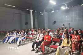 Đông đảo đại biểu thầy cô giáo và học sinh trên toàn châu Âu tới dự lễ kỷ niệm và tham dự Diễn đàn. (Ảnh: Ngọc Hiệp/TTXVN)