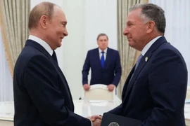 Tổng thống Nga Vladimir Putin và đặc phái viên Mỹ Steve Witkoff. (Ảnh: Reuters)