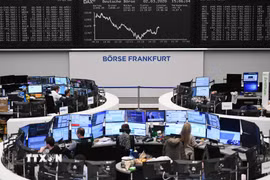 Giao dịch viên tại sàn chứng khoán Frankfurt, Đức. (Ảnh: THX/TTXVN)