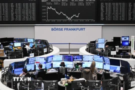 Giao dịch viên tại sàn chứng khoán Frankfurt, Đức. (Ảnh: THX/TTXVN)