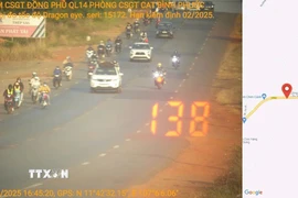 Tài xế Vũ Quang Hoàng Tài điều khiển xe với tốc độ 138km/h, có hành vi che biển số. (Ảnh: TTXVN phát.)