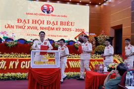 Các đại biểu bỏ phiếu bầu Ban Chấp hành khóa mới.(Ảnh: Báo lai Châu).