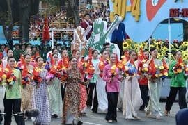 Chương trình biểu diễn nghệ thuật của lực lượng văn nghệ sỹ Thành phố Hồ Chí Minh tại kỷ niệm 50 năm Giải phóng miền Nam, thống nhất đất nước. (Ảnh: Thanh Vũ/TTXVN)