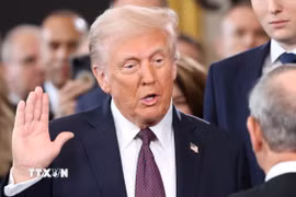 Ông Donald Trump tuyên thệ nhậm chức tại Tòa nhà Quốc hội ở Washington DC., chính thức trở thành Tổng thống thứ 47 của Mỹ. (Ảnh: REUTERS/TTXVN)