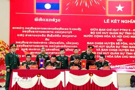 Các đơn vị ký kết quy chế phối hợp hoạt động. (Ảnh: TTXVN phát)