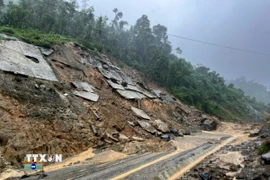 Mưa to khiến tình trạng lũ quét, sạt lở đất xảy ra trên các sườn dốc khu vực vùng núi thành phố Đà Nẵng, nhất là các xã Trà Leng, Tây Giang, HIệp Đức... (Ảnh: Anh Dũng/TTXVN)