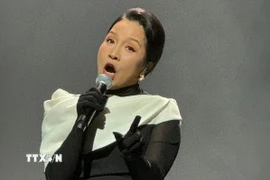 Một khoảnh khắc đẹp của ca sỹ Mỹ Linh trong tour diễn mang tên “Xin chào Hàn Quốc”. (Ảnh: Khánh Vân/TTXVN)