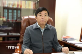 Ông Nguyễn Văn Cường, Phó Bí thư Đảng ủy, Chủ tịch Ủy ban Nhân dân phường Nam Hoa Lư, tỉnh Ninh Bình góp ý vào dự thảo văn kiện Đại hội XIV của Đảng. (Ảnh: Đức Phương/TTXVN)