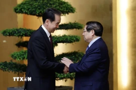 Thủ tướng Phạm Minh Chính tiếp Đại sứ Trung Quốc tại Việt Nam Hà Vĩ. (Ảnh: Dương Giang/TTXVN)