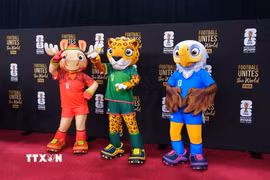 Các linh vật của World Cup 2026 ra mắt tại lễ bốc thăm (từ trái sang): Nai sừng tấm Canada, Báo đốm Mexico và Đại bàng đầu trắng Mỹ. (Ảnh: THX/TTXVN)