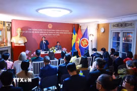 Thủ tướng Phạm Minh Chính phát biểu tại buổi gặp cán bộ, nhân viên Đại sứ quán và cộng đồng người Việt Nam tại Thụy Điển. (Ảnh: Dương Giang/TTXVN)