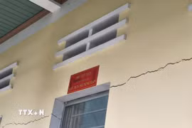 Vụ nổ dưới lòng đất tại xã Ia Rsai, tỉnh Gia Lai chưa xác định được nguyên nhân, khiến nhiều nhà công vụ và nhà dân bị nứt tường ngang, dọc. (Ảnh: Hồng Điệp/TTXVN)
