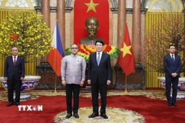 Chủ tịch nước Lương Cường với Đại sứ Cộng hòa Philippines tại Việt Nam Francisco Noel R. Fernandez III. (Ảnh: Lâm Khánh/TTXVN)