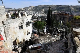 Cảnh đổ nát sau cuộc không kích của Israel tại Damascus, Syria, ngày 13/3/2025. (Ảnh: THX/TTXVN)