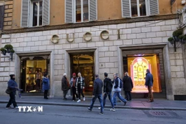 Cửa hàng của hãng thời trang xa xỉ Gucci. (Ảnh: AFP/TTXVN)