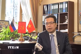 Đại sứ Việt Nam tại Liên bang Nga Đặng Minh Khôi trả lời phỏng vấn của phóng viên TTXVN tại Nga. (Ảnh: Trần Hải/TTXVN)