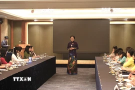 Phu nhân Ngô Phương Ly và Đại sứ Việt Nam tại Hàn Quốc Vũ Hồ tại cuộc gặp. (Ảnh: Khánh Vân/TTXVN)