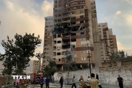 Tòa nhà tại Tehran, Iran bị hư hại sau đòn không kích của Israel, ngày 13/6/2025. (Ảnh: AA/TTXVN)