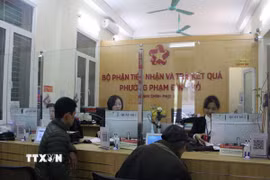 Bộ phận một cửa tại UBND phường Phạm Đình Hổ, Hà Nội. (Ảnh: Nguyễn Thắng/TTXVN)