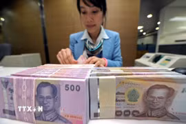 Tiền baht của Thái Lan. (Ảnh: AFP/ TTXVN)