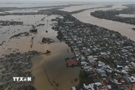 Nhiều địa bàn của thành phố Huế bị ngập sâu. (Ảnh: Mai Trang/TTXVN)