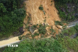 Vị trí đèo Khánh Lê đoạn qua địa phận tỉnh Khánh Hòa bị sạt lở. (Ảnh: Đặng Tuấn/TTXVN)