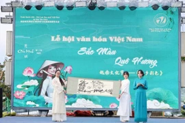 Kiều bào tại Trung Quốc hướng về quê hương với niềm tự hào dân tộc