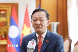 Đại sứ Việt Nam tại Lào Nguyễn Minh Tâm chia sẻ về những đóng góp to lớn của đồng chí Xaysomphone Phomvihane đối với việc bảo vệ, gìn giữ, vun đắp và phát triển mối quan hệ đặc biệt Việt Nam-Lào. (Ảnh: Xuân Tú/TTXVN)