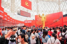 Hàng chục vạn người dân đã đến tham quan, tìm hiểu, trải nghiệm tại Trung tâm triển lãm Việt Nam. (Ảnh: Hoàng Hiếu/TTXVN)