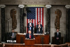 Tổng thống Mỹ Donald Trump (giữa, phía trước) trình bày Thông điệp liên bang tại Tòa nhà Quốc hội ở Washington DC., ngày 24/2/2026. (Ảnh: Anadolu Agency/TTXVN)