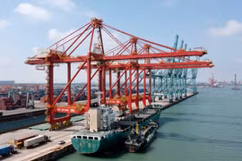 Quang cảnh cảng hàng hóa ở tỉnh Hà Bắc, Trung Quốc. (Ảnh: THX/TTXVN)