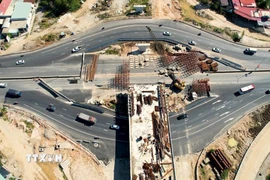 Thi công đường 991B qua thị xã Phú Mỹ, một trong những dự án thi công chậm tiến độ của tỉnh Bà Rịa-Vũng Tàu. (Ảnh: Hoàng Nhị/TTXVN)