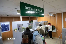 Một trạm kiểm soát biên phòng bên phía lãnh thổ Nga làm thủ tục nhập cảnh cho công dân nước ngoài sơ tán từ vùng chiến sự ở Ukraine năm 2022. (Ảnh: Trần Hiếu/TTXVN)