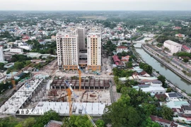Dự án Chung cư nhà ở xã hội Thành Phố Vàng phần Khu 1A (gồm 4 block) (Tây Ninh) đã hoàn thành phần xây dựng thô, Khu 2A (với 3 block) đang được thi công phần nền móng. (Ảnh: Thanh Tân/TTXVN)