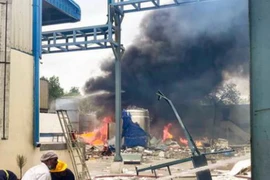 Vụ nổ kèm hỏa hoạn xảy ra cùng ngày tại một nhà máy hóa chất và dược phẩm. (Ảnh: PTI)